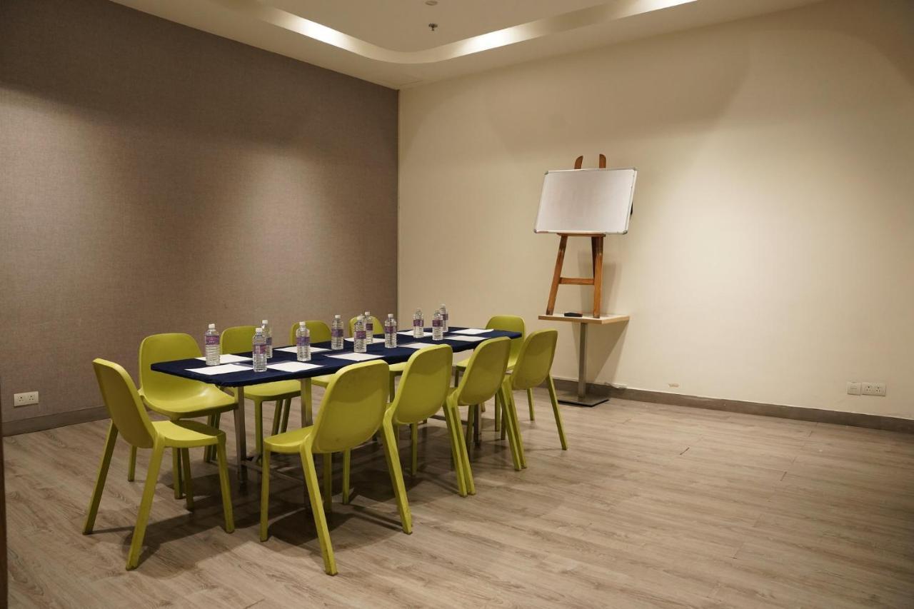Holiday Inn Express Hyderabad Hitec City By Ihg Екстериор снимка